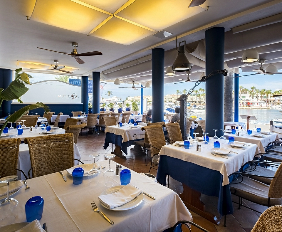 Cala'n Bosch: a lakeside restaurant in Menorca